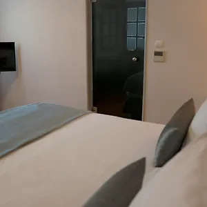 verificați disponibilitatea
